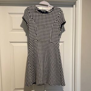 Chic Dark Blue and White Patterned Midi Dress